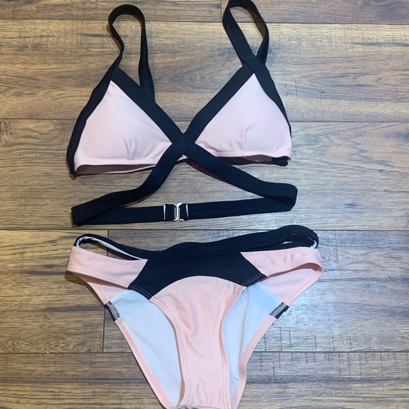 Two Tone Contrast Triangle Bikini Size Small - Picture 2 of 6